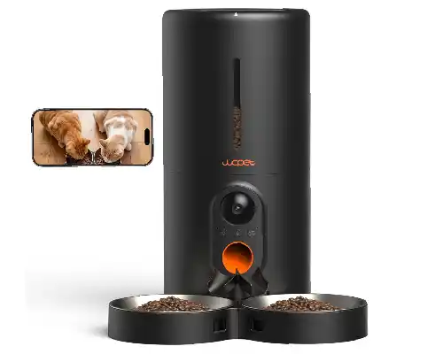 Automatic Pet Feeders with camera and dual bowls for remote feeding and monitoring pets